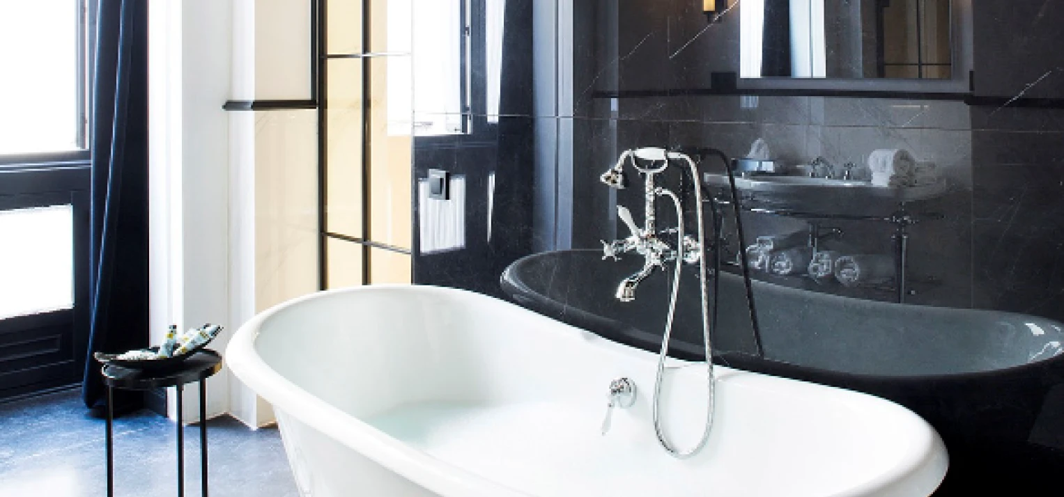 deluxe double room with bathtub hotel casa canovas